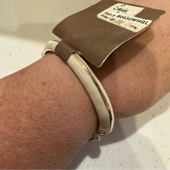 NWT Sequin by Nordstrom Clamper Bracelet- Bow in gold tone & ivory enamel - Picture 10 of 11